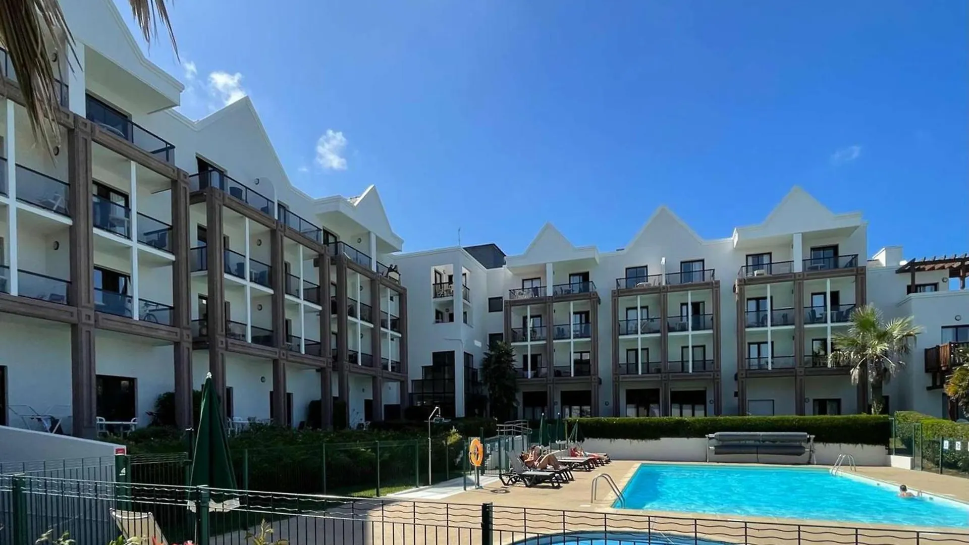 Appartement 3 Etoiles Avec Piscine Chauffee, A 50M De La Plage De Trestraou, Perros-Guirec - Fr-1-542-49